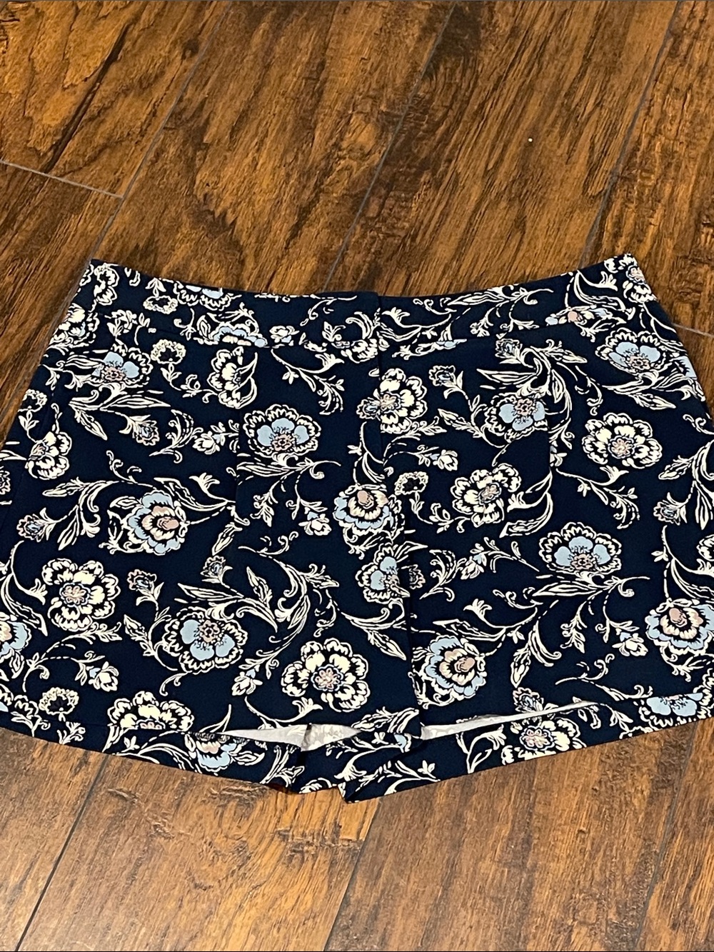 Ann Taylor Navy and  cream Floral shorts dressy